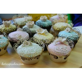 Icing Wedding cupcakes
